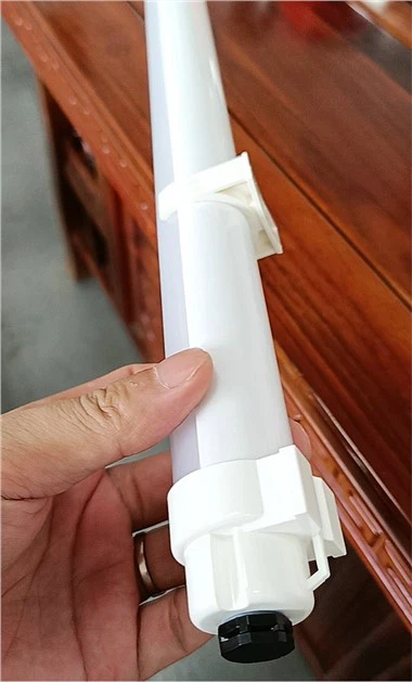 Tavuk Çiftliği Tüp Işık