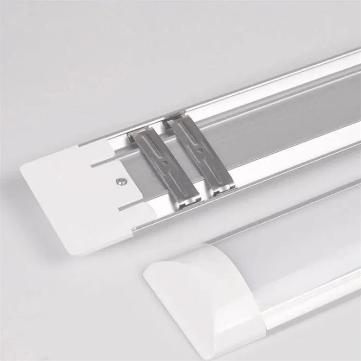 Surface mountd led batten light